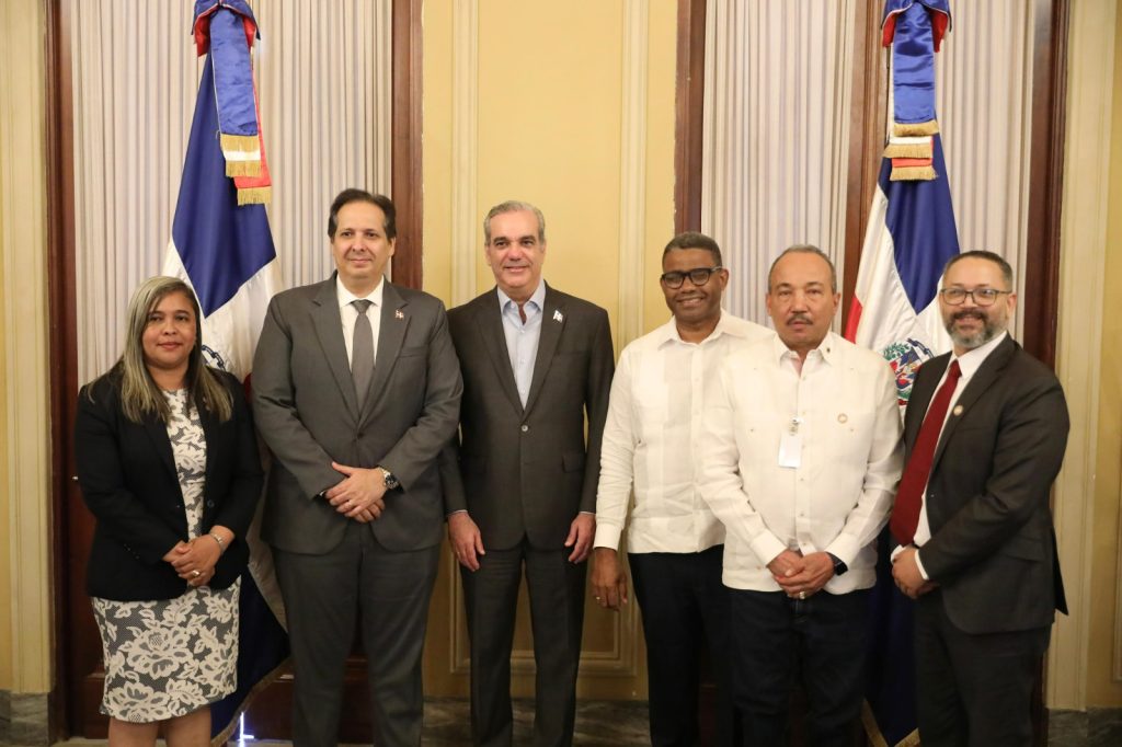 Abinader exalta labor de médicos forenses tras tragedia del Jet Set: “Un trabajo histórico que marcó la diferencia” Abinader exalta labor de medicos forenses tras tragedia del Jet Set