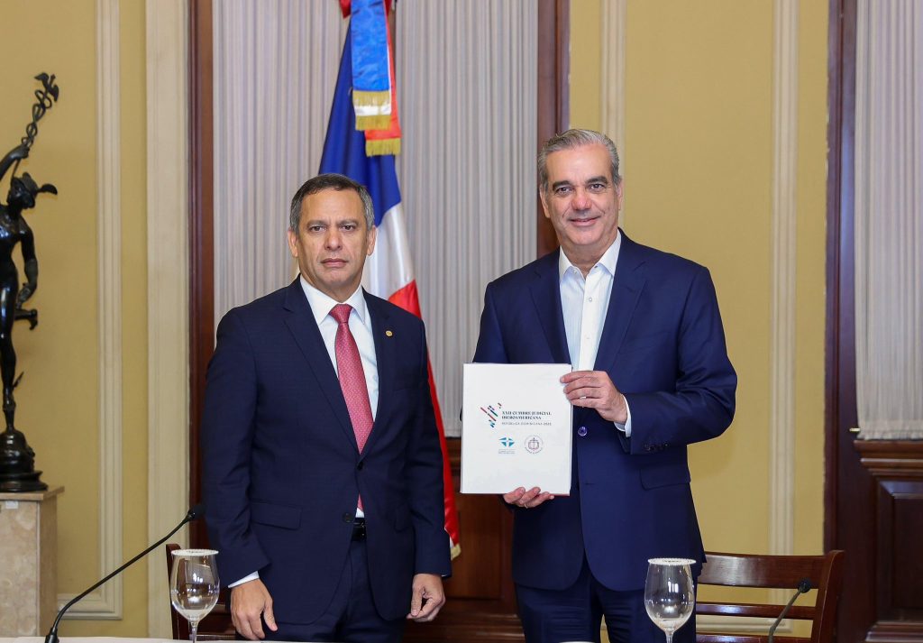 Abinader recibe Declaración de Santo Domingo: 23 países acuerdan transformar la justicia en Iberoamérica Abinader recibe Declaracion de Santo Domingo