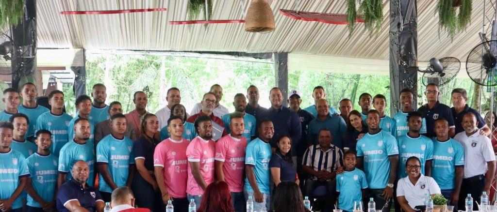 Alcalde Juan Ramon Hernandez reconoce al Salcedo Futbol Club