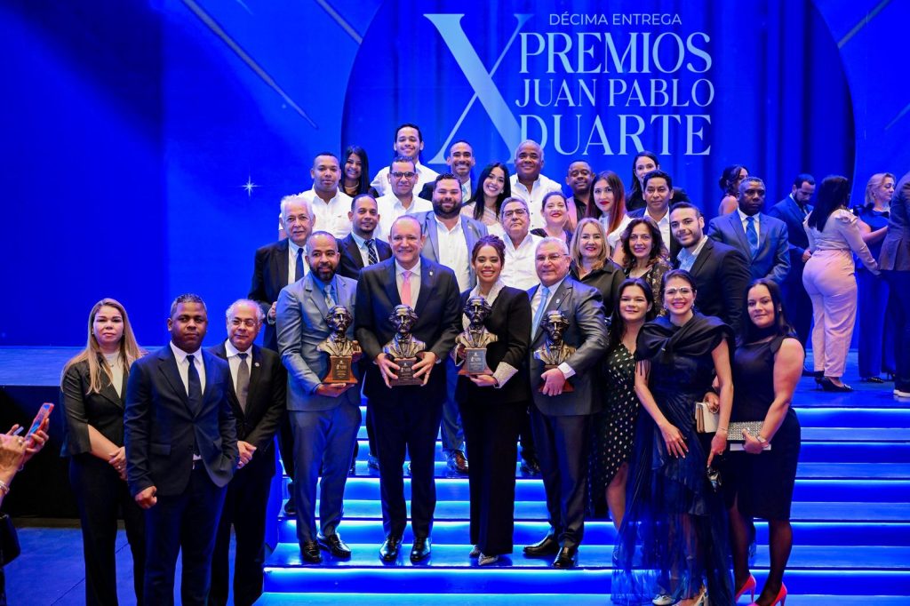 Alcaldia de Santiago recibe Premio Juan Pablo Duarte