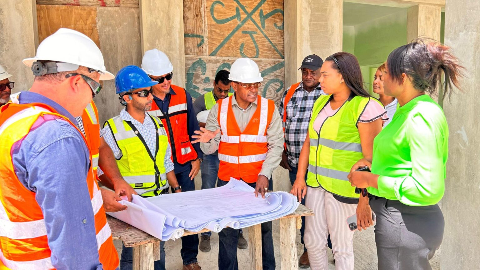 Aulas 24 7 para reconstruir mas de 1000 escuelas