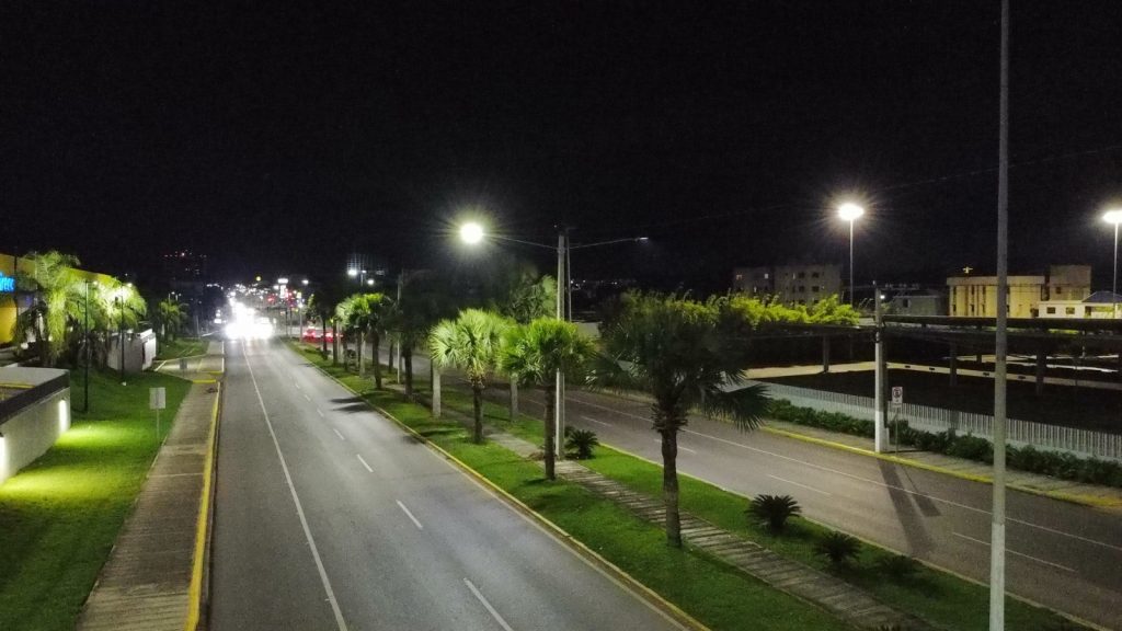 Autopista Duarte Iluminado por Edenorte y la Alcaldi municipal