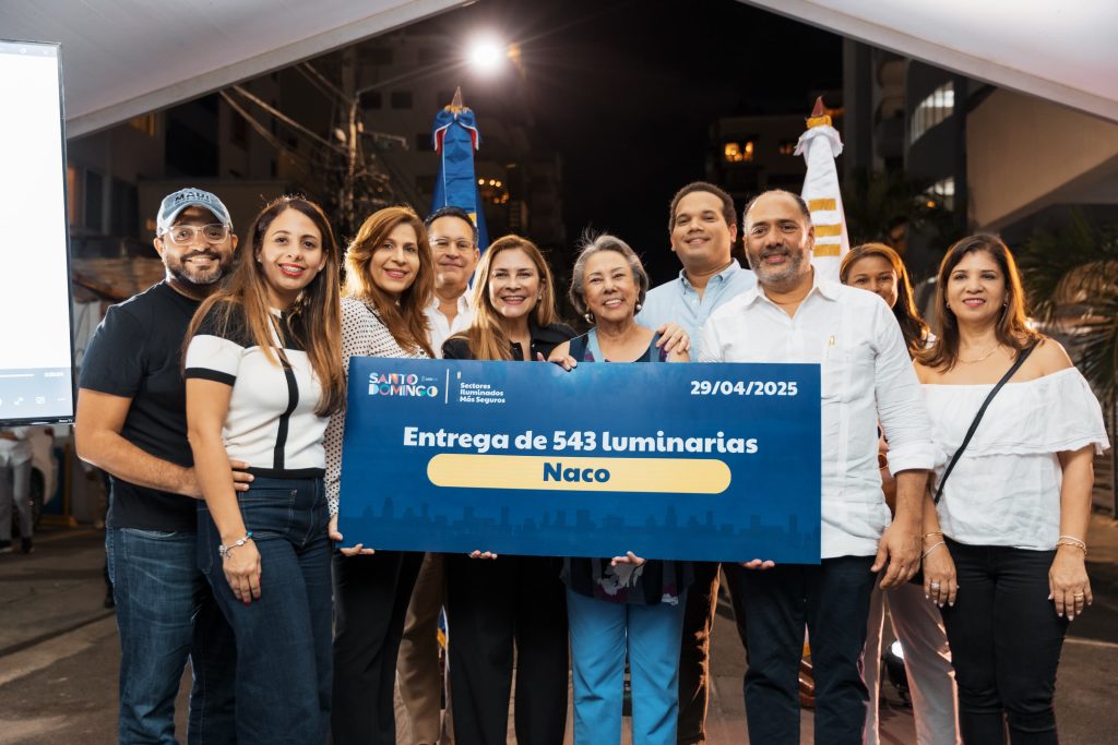 Carolina Mejía mejora seguridad de Naco con la entrega de 543 luminarias LED Carolina Mejia mejora seguridad de Naco con la entrega de 543 luminarias led instaladas