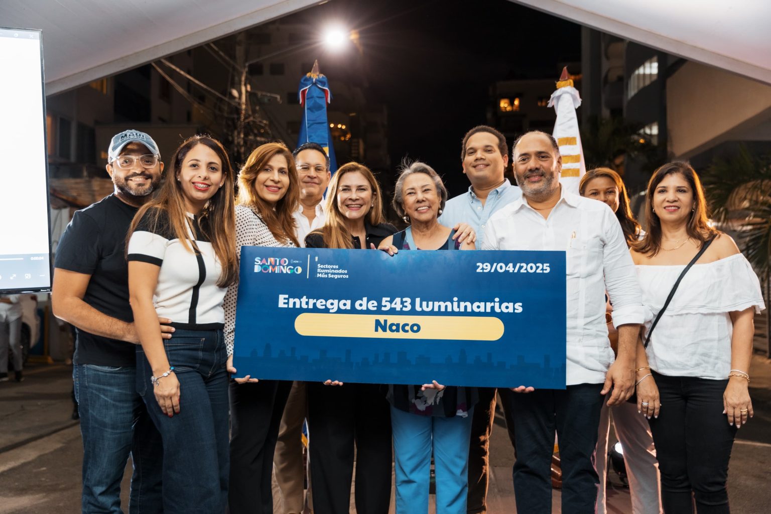 Carolina Mejia mejora seguridad de Naco con la entrega de 543 luminarias led instaladas