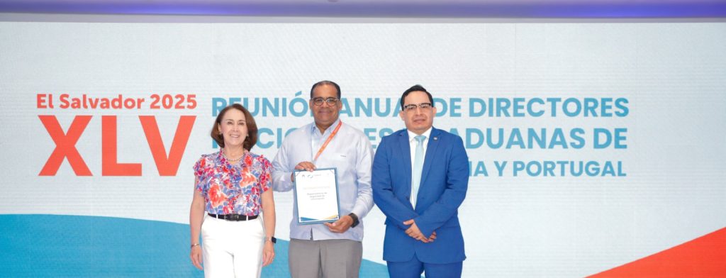 Eduardo Ramon Rodriguez recibe el reconocimiento de la DGA en la categoria Excelencia en Gestion de Crisis e1747088037607
