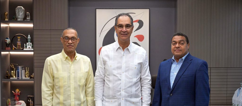 Milton Pinero Dr. Santiago Hazim y Jose Monegro