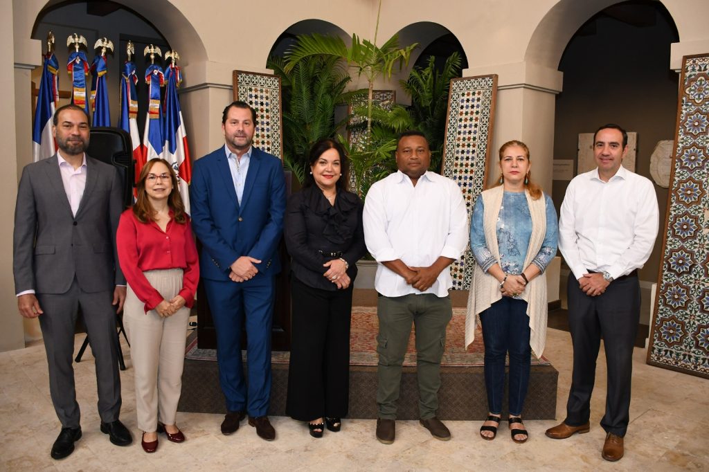 Omar Cepeda Fabeth Martinez Carlos Arnal V Fabiola Herrera William Garcia Grace Heyaime y Emilio Torres