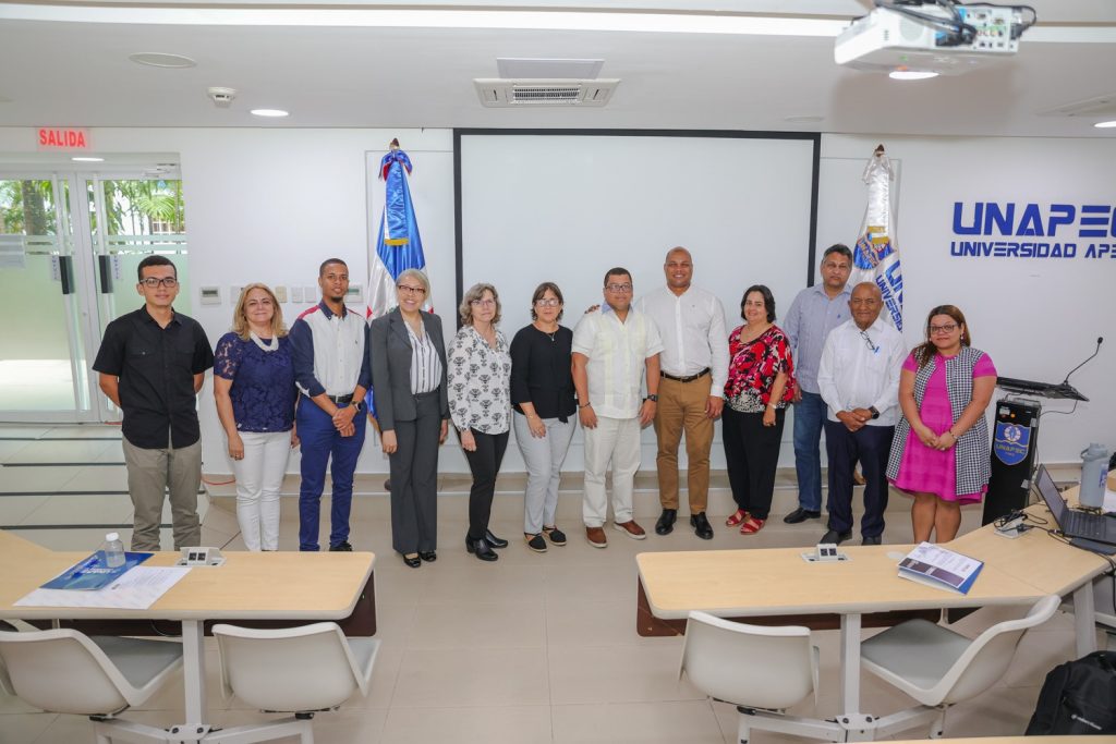UNAPEC culmina jornada cientifica destacando innovacion en IA