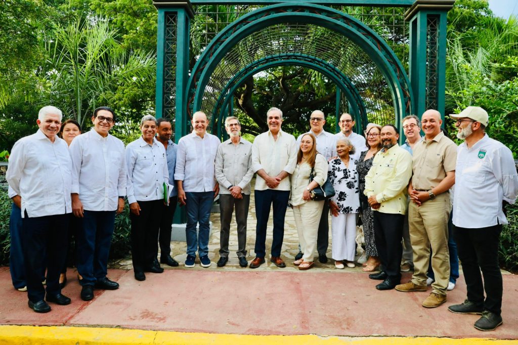 Abinader destaca rol del Jardin Botanico de Santiago