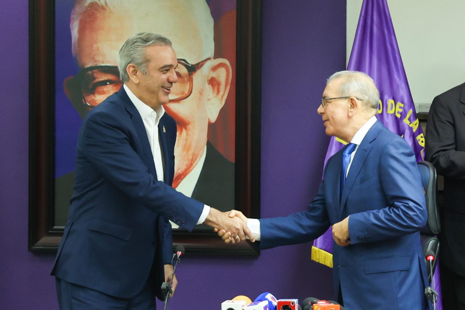 Abinader y Danilo Medina consolidan frente comun eljacaguero