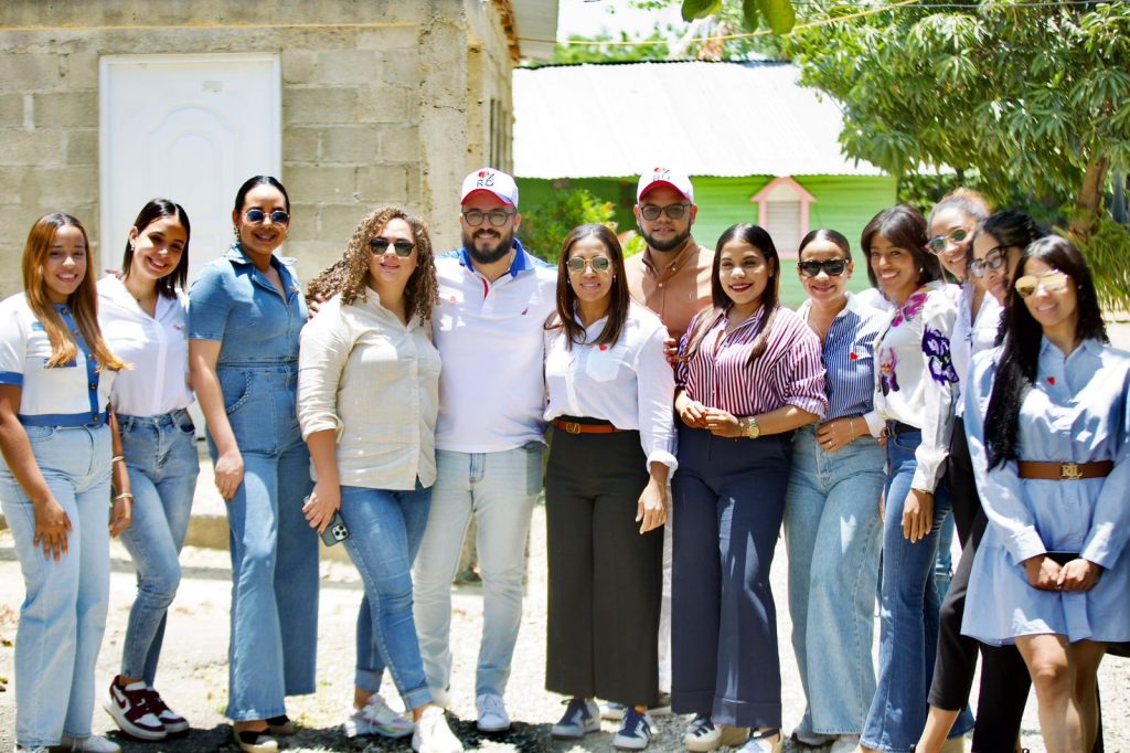 Carolina Mejia fortalece liderazgo juvenil1