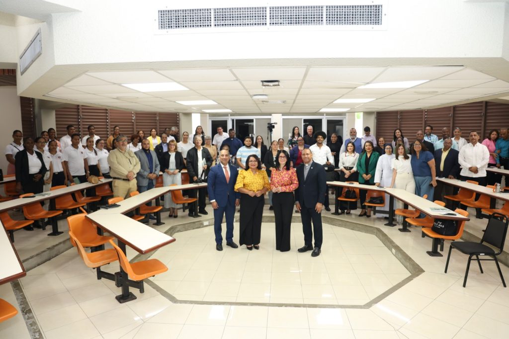 Panel de la Pastoral de Comunicación reflexiona sobre el rol ético de los medios ante la infoxicación y la inteligencia artificial Comunicadores en el panel