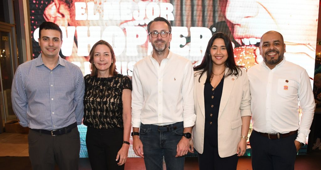 Burger King Presenta el Mejor Whopper ® de la Historia Domingo Bermudez Turull Isabel Turull Marcos Sanchez Alexandra Bodden y Octavio Callejas e1749206023468