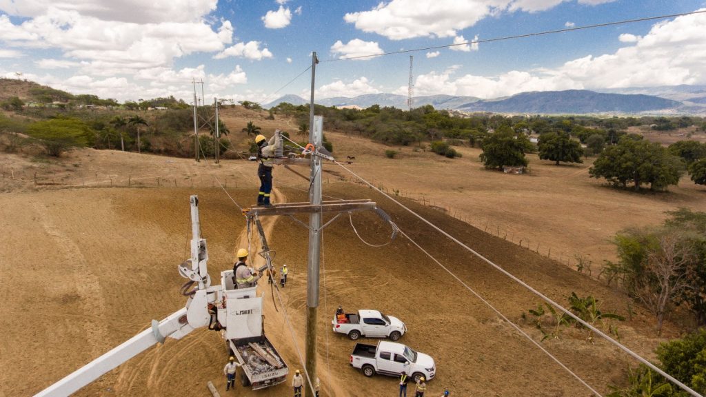 ETED mejora infraestructura electrica en el Cibao