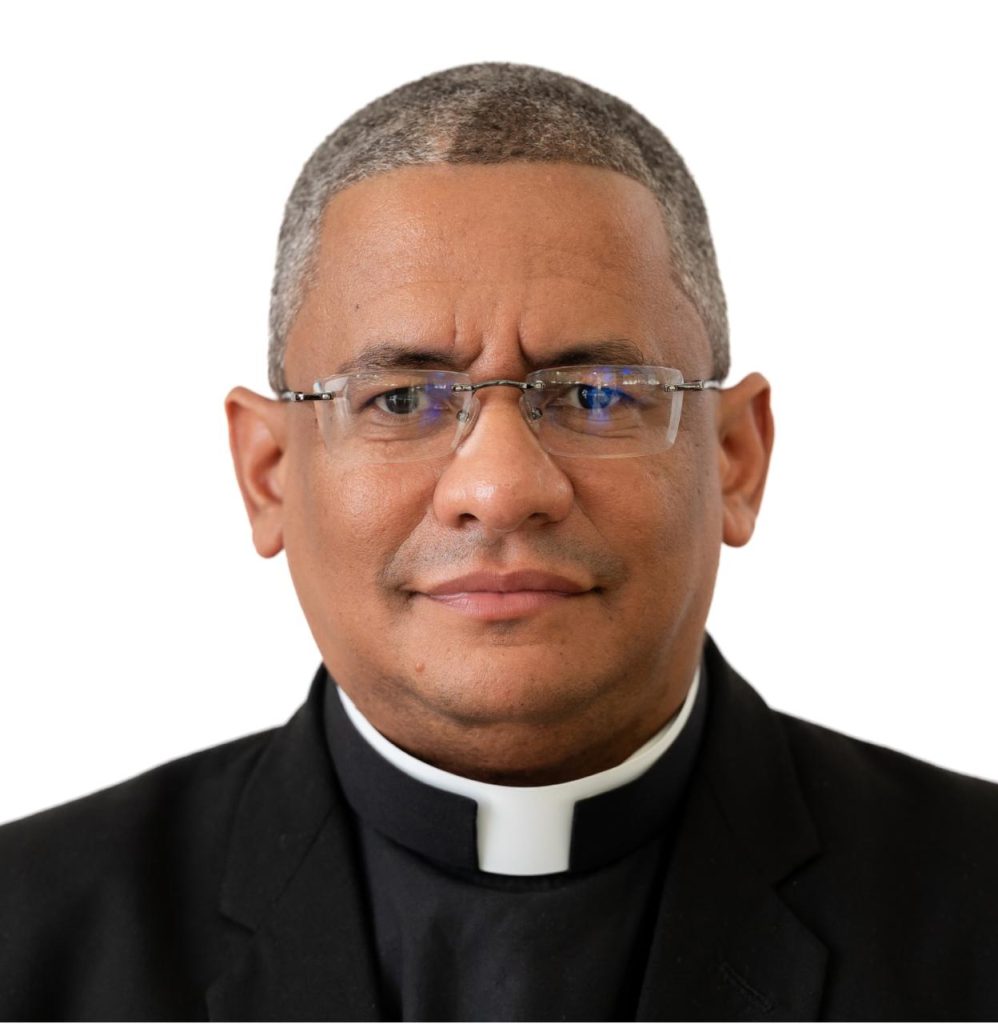 El padre Andres Amauri Rosario Henriquez