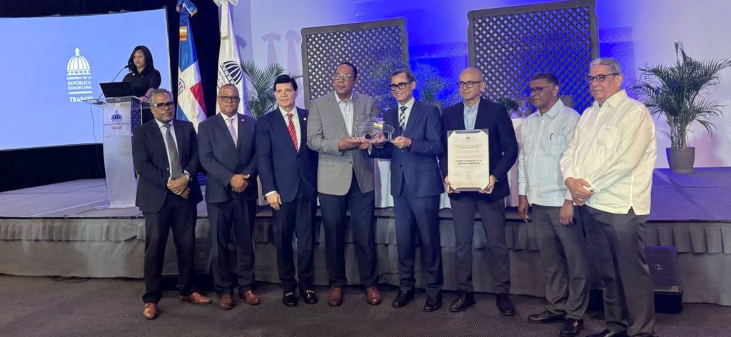 César Iglesias recibe premio nacional por su excelencia en seguridad laboral Foto principal Cesar Iglesias