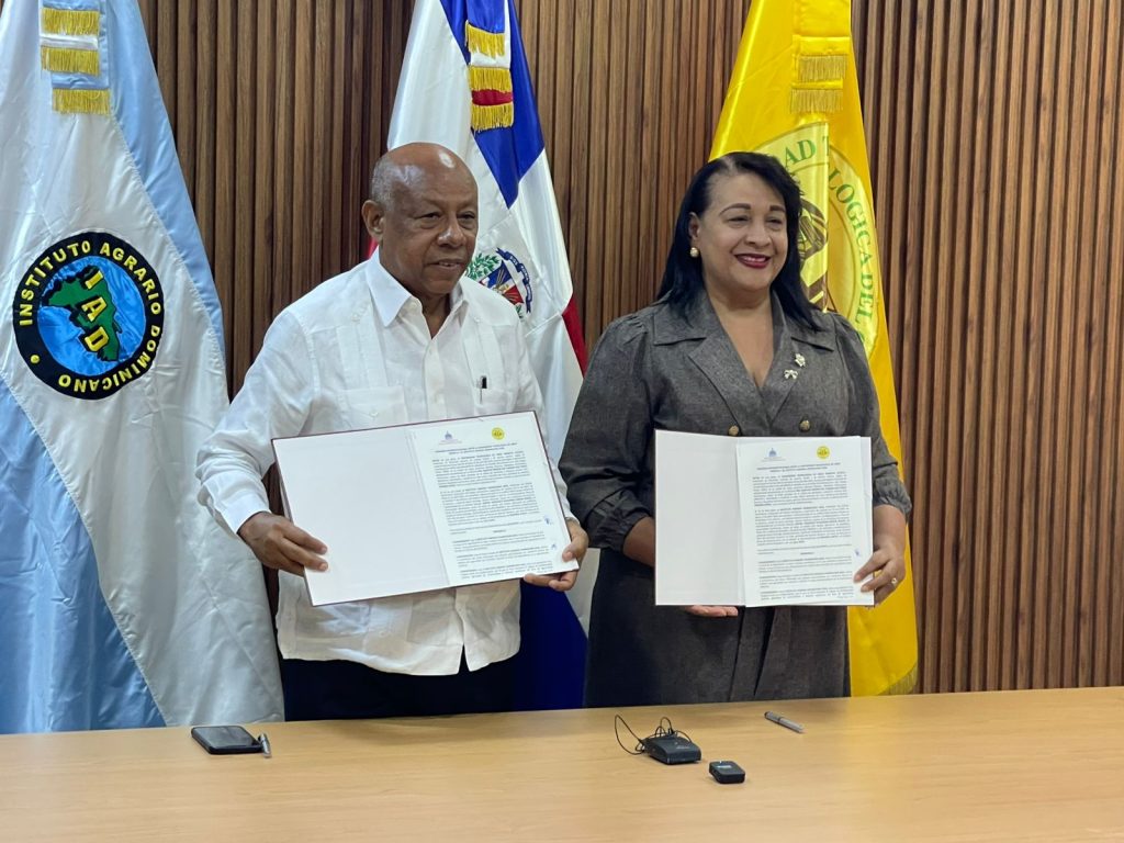 IAD y UTECO suscriben convenio para formar nuevos profesionales agropecuarios IMG 20250606 WA0009