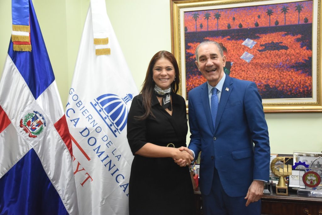 Comisión internacional visita el MESCyT para evaluar el inglés por inmersión Imagen de WhatsApp 2025 06 03 a las 12.46.41 1487f9e4