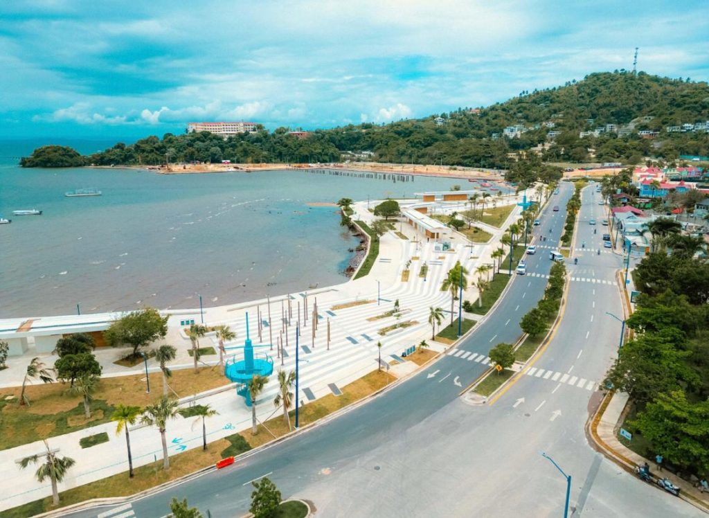 Malecon y otras obras en Samana