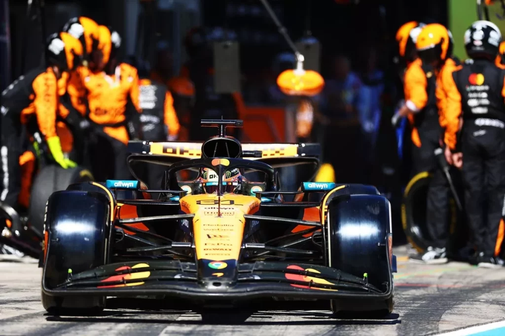 Oscar Piastri McLaren eljacaguero