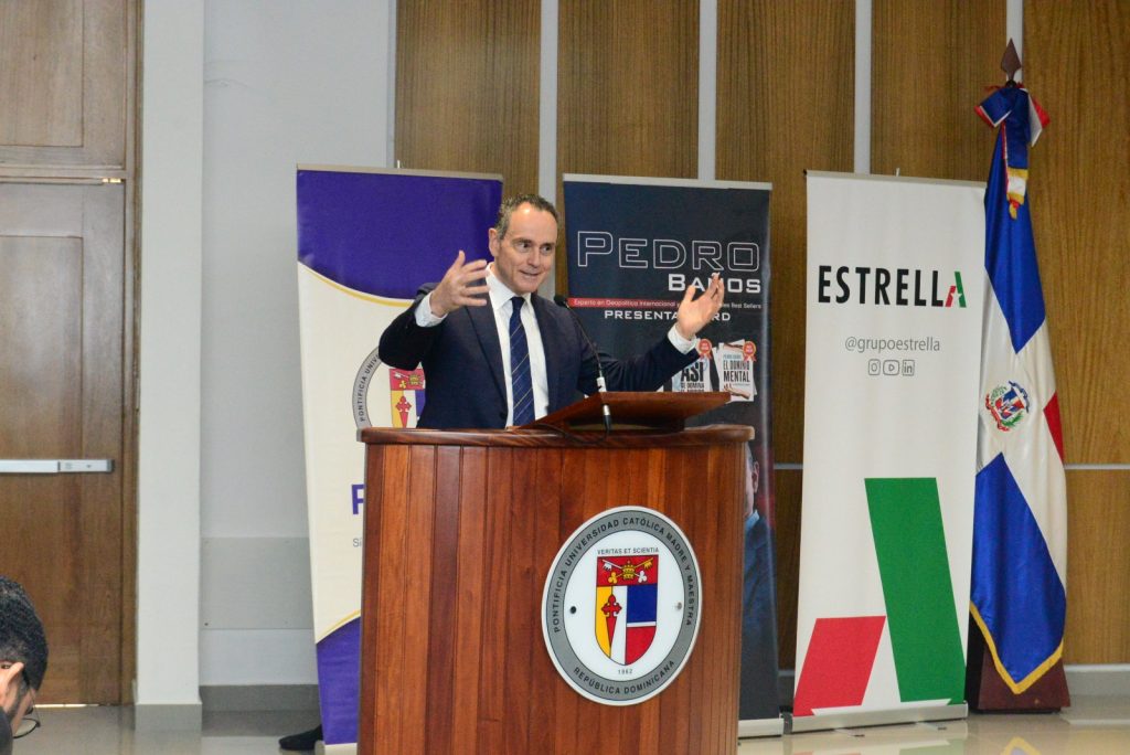 Pedro Banos presenta Geohispanidad eljacaguero