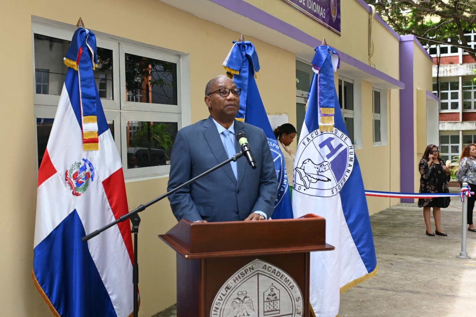 El rector de la UASD, maestro Editrudis Beltrán se dirige a los presentes.