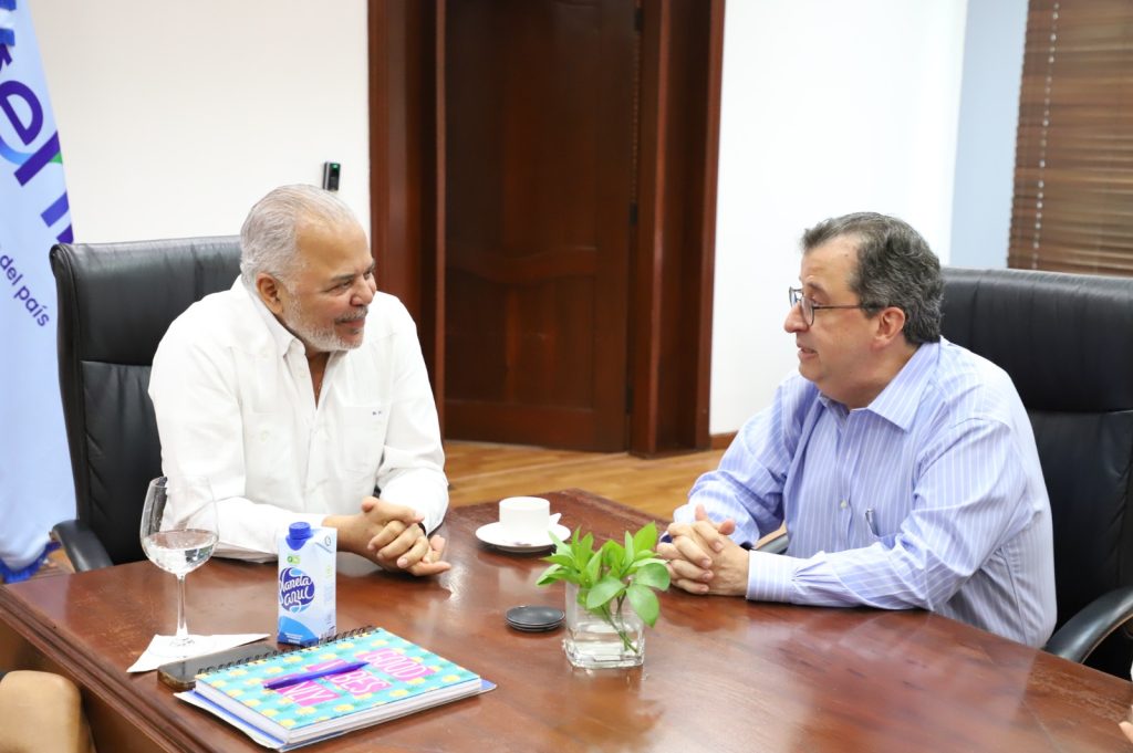 Ricardo Fondeur y ingeniero Rafael Salazar eljacaguero