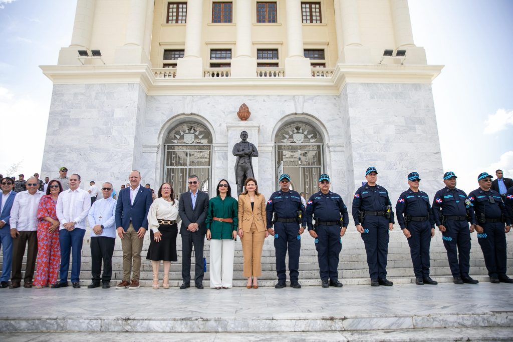 Santiago estrena nuevo modelo policial con enfoque comunitario y tecnología avanzada Santiago estrena nuevo modelo policial con enfoque comunitario