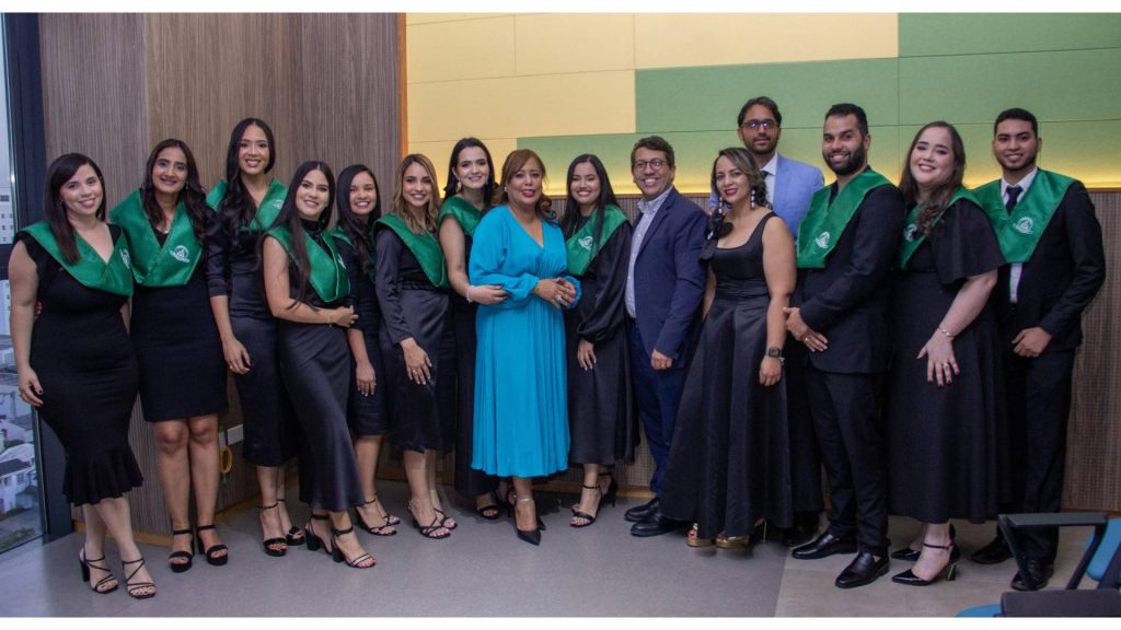 Unión Médica gradúa 26 nuevos especialistas y fortalece su compromiso con la excelencia médica Union Medica gradua 26 nuevos especialistas3