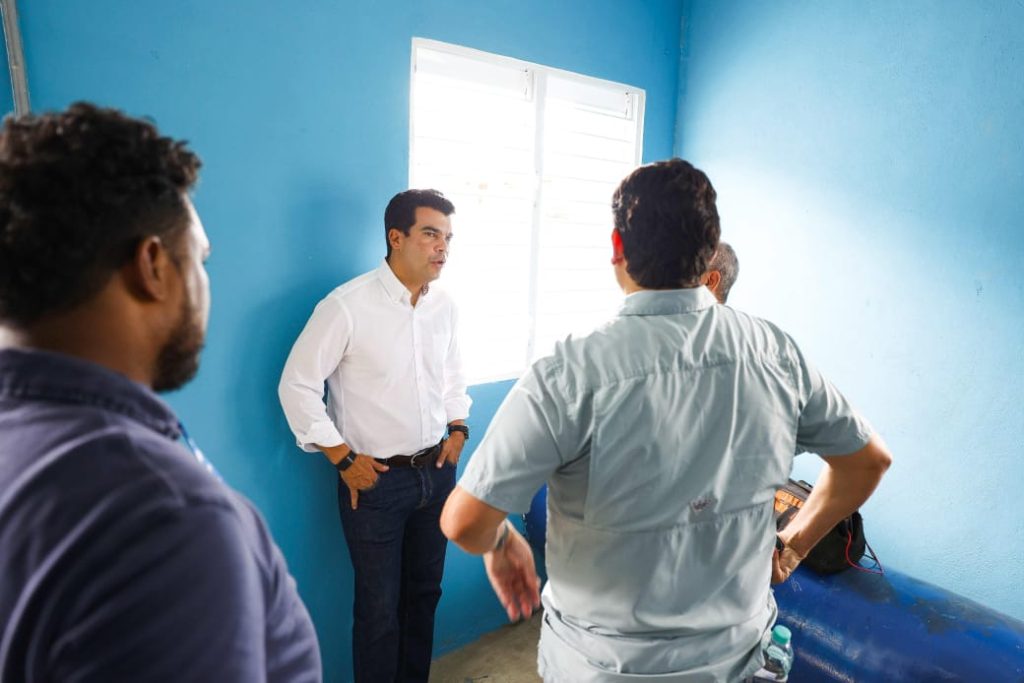 Wellington Arnaud supervisa obra clave del INAPA