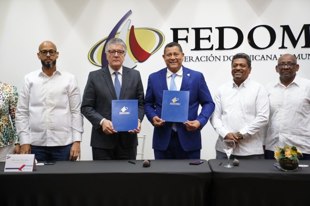 Fedomu y la Oficina de Reforma Penitenciaria buscan insertar internos a labores comunitarias WhatsApp Image 2025 06 10 at 2.05.50 PM 1