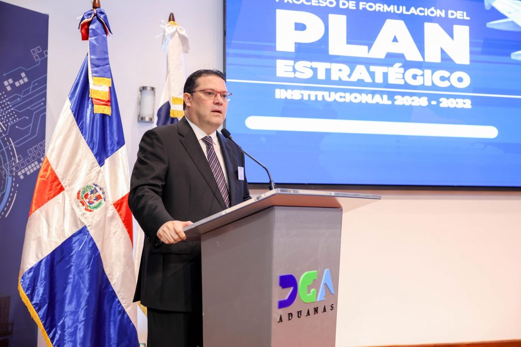 Aduanas proyecta el futuro: Plan Estratégico 2026-2032 impulsará eficiencia, innovación y transparencia Yayo Sanz Lovaton motiva a su equipo a mantener la excelencia institucional