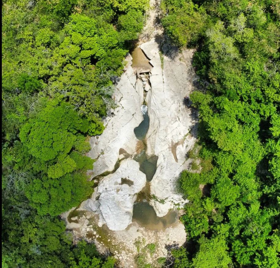 el Salto de la Tinaja en Jacagua