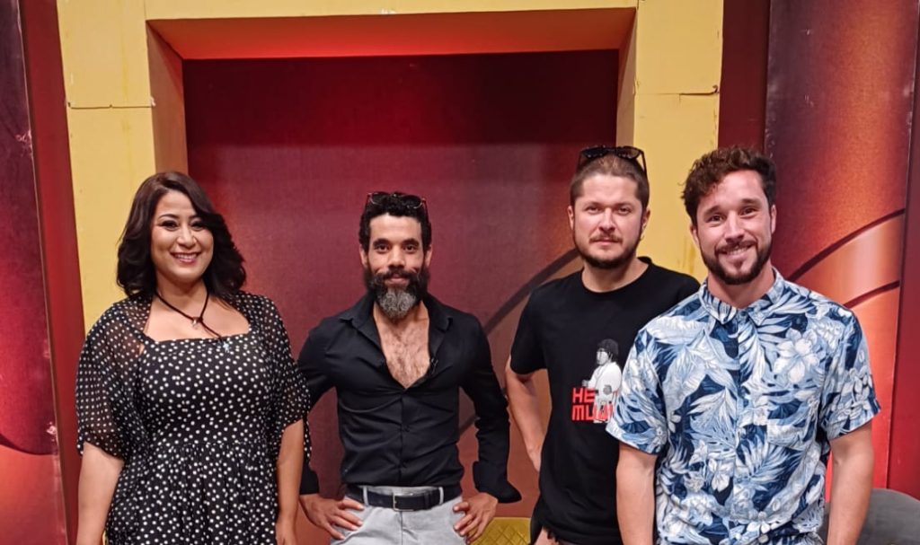 Yenny Polanco Lovera y los integrantes de la agrupación Negra Candela