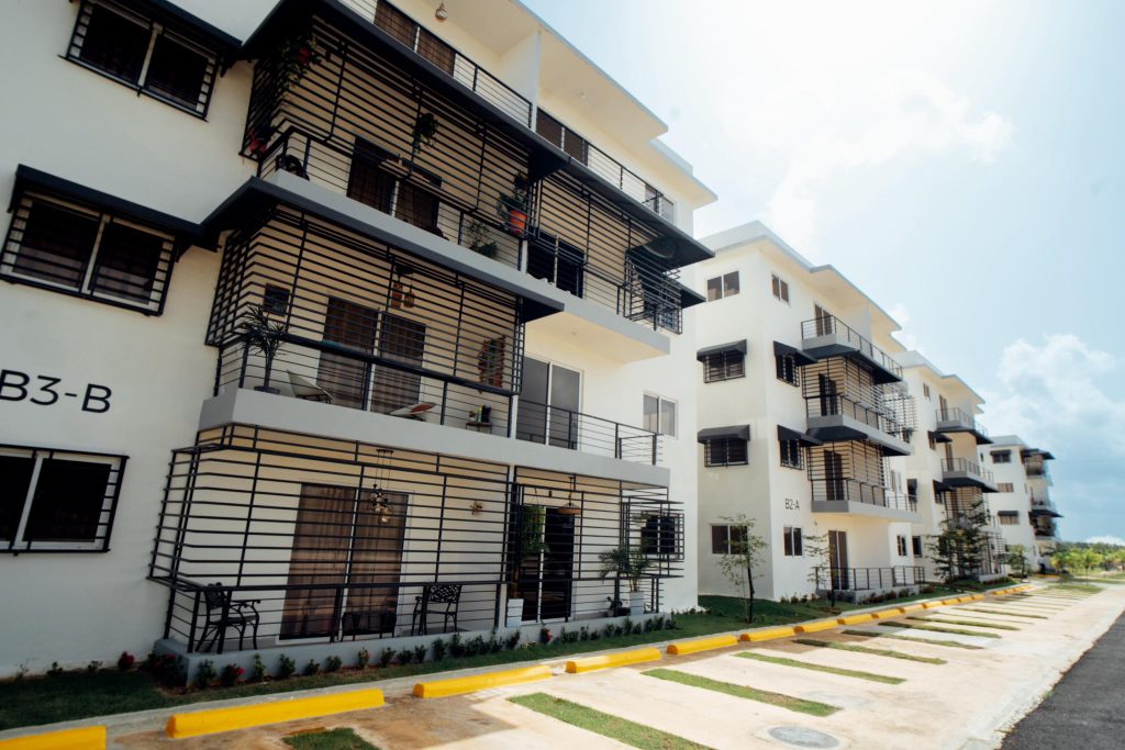 Abinader entrega 72 nuevos apartamentos en Boca Chica y supervisa obras viales clave Abinader entrega 72 nuevos apartamentos en Boca Chica