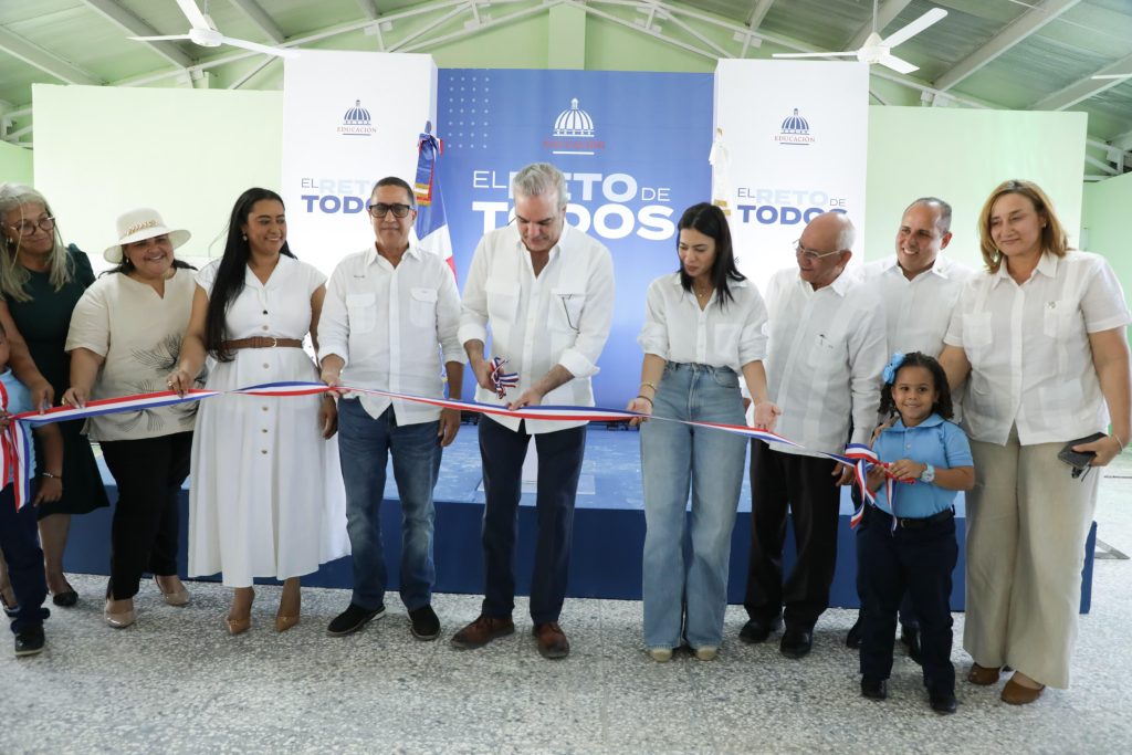 Abinader entrega nueva escuela en El Morro con capacidad para 560 estudiantes Abinader entrega nueva escuela en El Morro con capacidad para 560