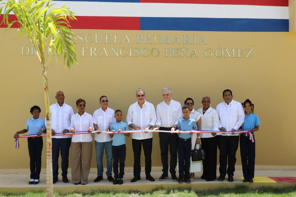 Abinader entrega nuevas escuelas en Higuey y fortalece la educacion con 46 aulas para mas de 1600 estudiantes