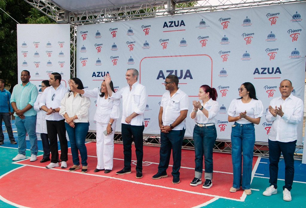 Abinader escucha a la juventud de Azua e impulsa proyectos claves para el sur