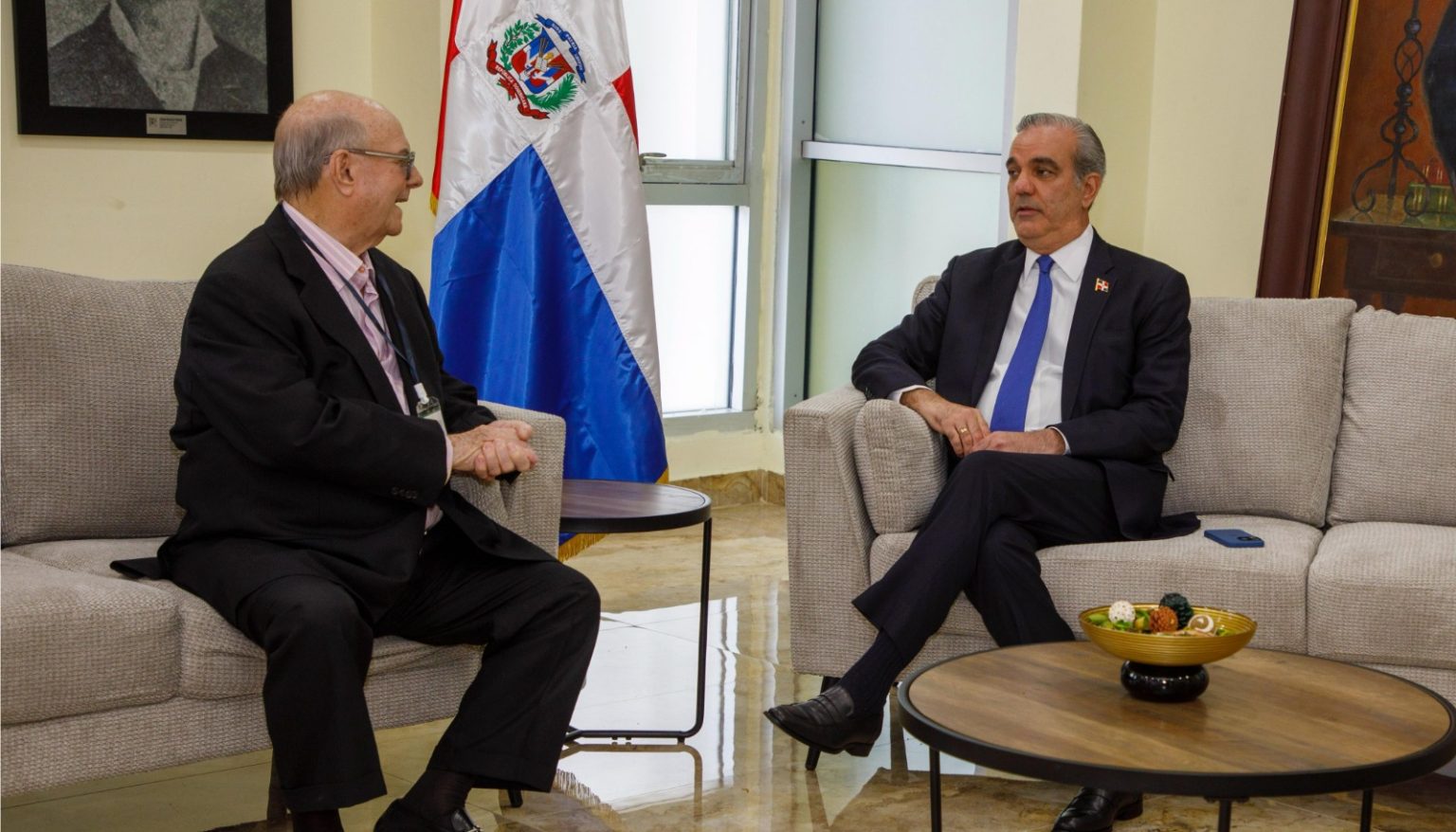 Abinader se reunira con Hipolito Mejia e1752178536760