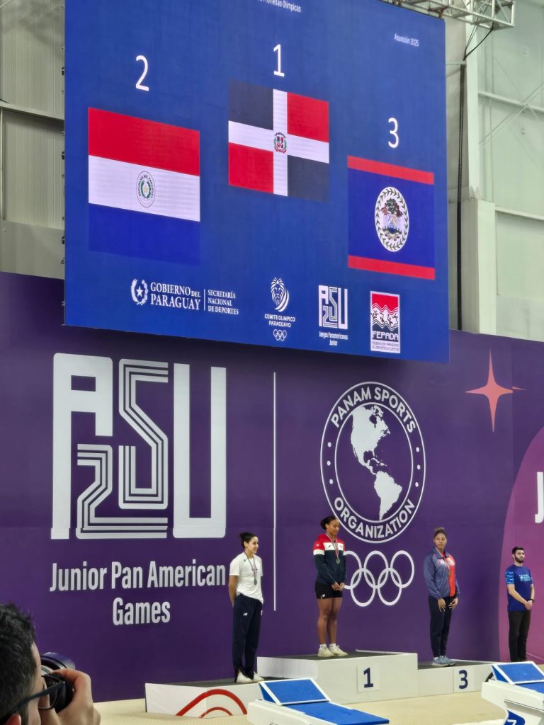 Al centro, la dominicana Darielys Ortiz, tras ganar la competencia.