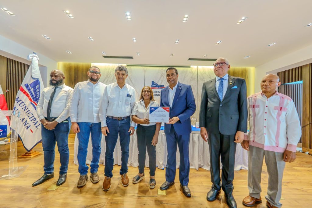 Alcaldes pedaneos se capacitan para liderar con eficacia y compromiso1