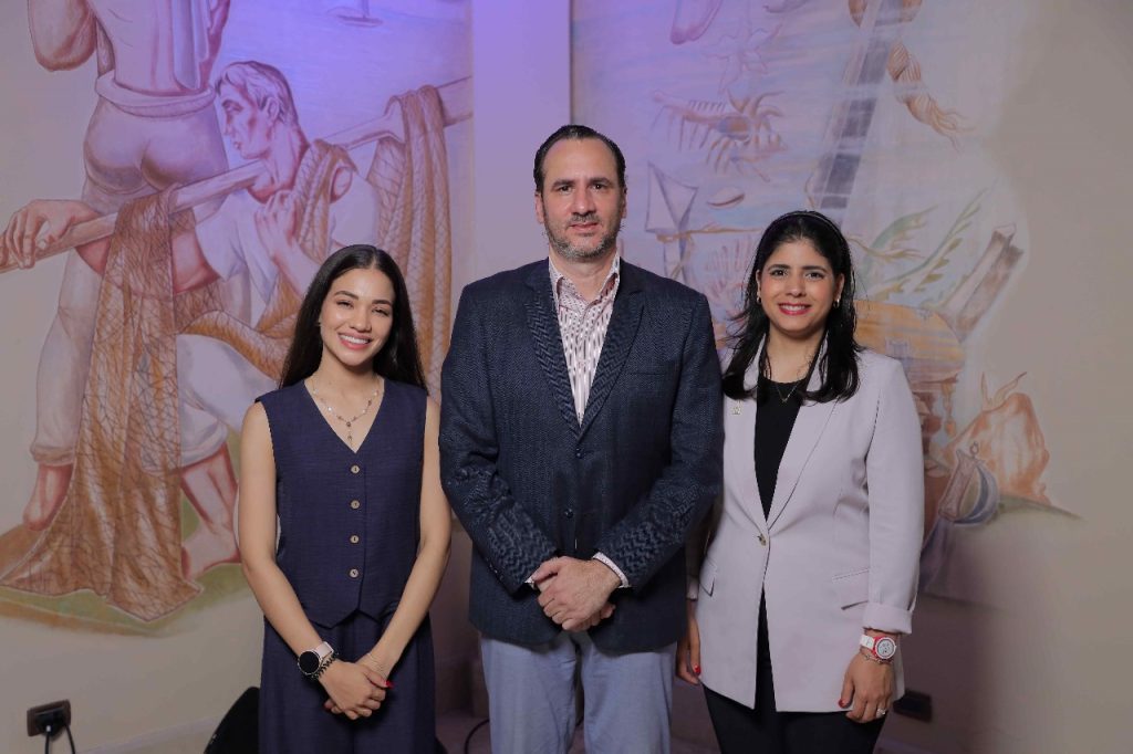 Barbara Bozzo Cristhian Capellan y Melissa Morales