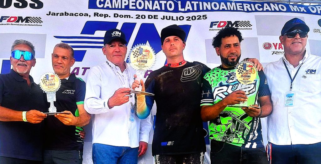 Carlos Amiro Finke Brugal presidente de la Federacion Dominicana de Motociclismo Diego Campos vicepresidente de la misma y el tesorero Pepe Caba