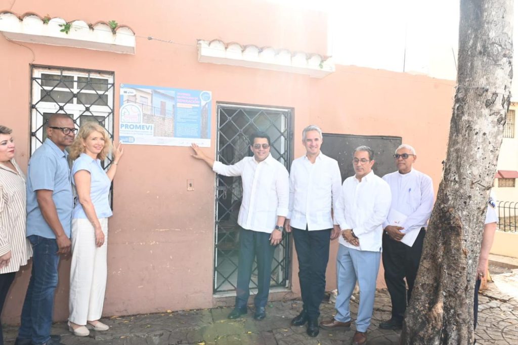 Collado inicia reparaciones de viviendas en Ciudad Colonial