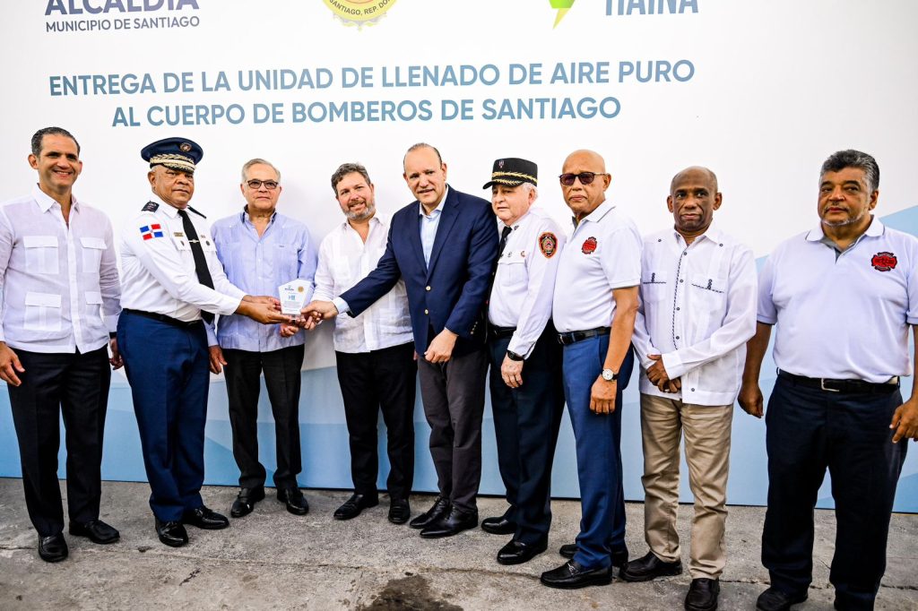 EGE Haina fortalece a los bomberos de Santiago