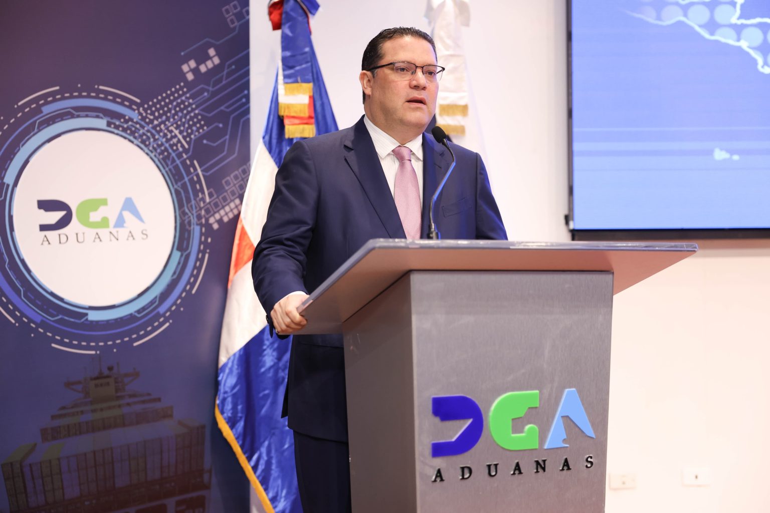 Yayo Sanz Lovatón, director de Aduanas.
