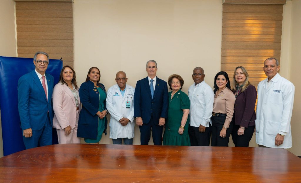 Grupo Popular refuerza atencion neonatal y quirurgica con donacion de equipos a Maternidad de la Altagracia