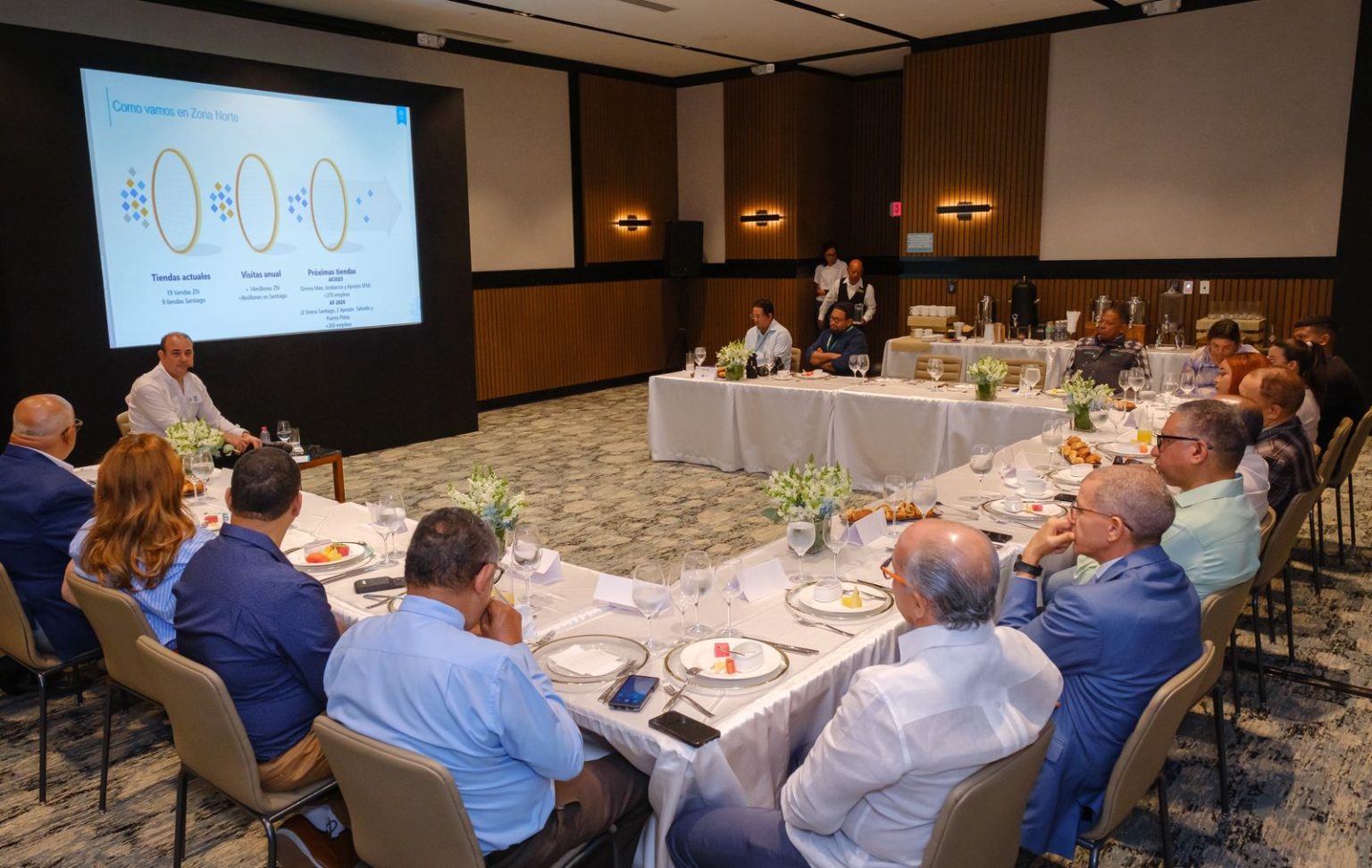 Grupo Ramos reafirma su compromiso con el Cibao en desayuno con medios de comunicacion