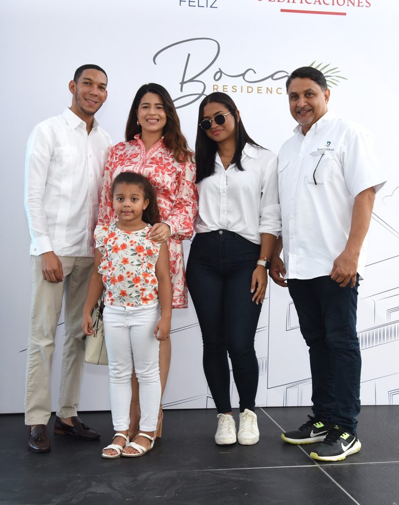 Jorge Luis Casado Yaniris Gonzalez Valentina Tucent Maria Mena y Jorge Gonzalez