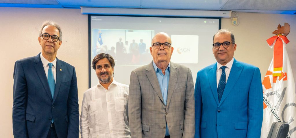 Más de un millón de páginas sobre la era colonial disponibles en línea para el público Jose Marmol Ignacio Sanchez de Lerin Roberto Cassa y Olivo Rodriguez Huertas